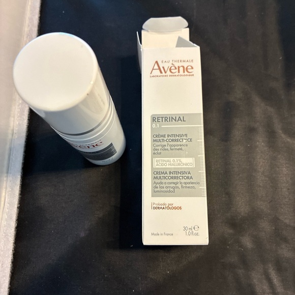 Avène Retinal 0.1 Cream Intensive Multi-Corrective Moisturizer - White